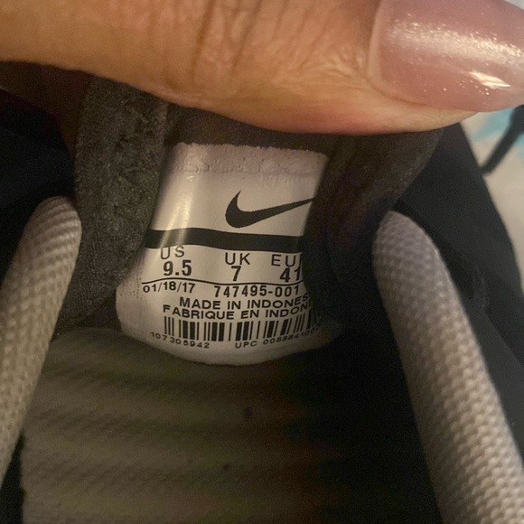 Women’s Nike sneakers - Picture 3 of 6